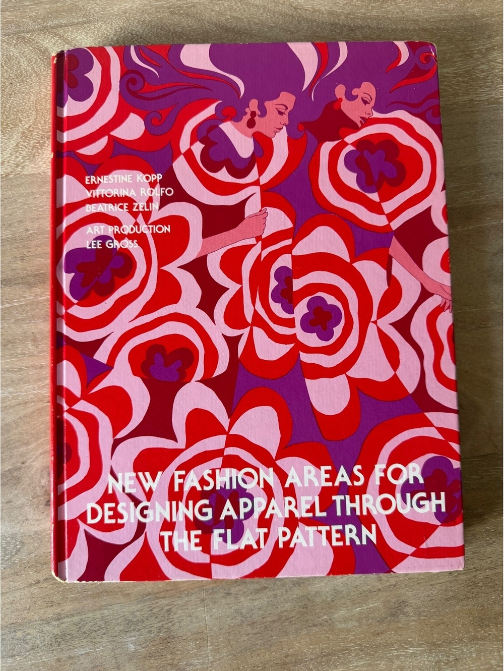 New Fashion Areas for Designing Apparel Through the Flat Pattern - Hardcover
